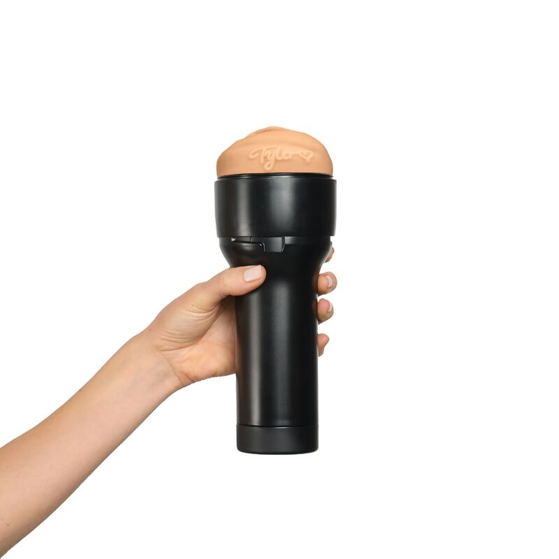 KIIROO - TYLER WISBY FEELTYLER CARESSEUR MASCULIN RÉALISTE
