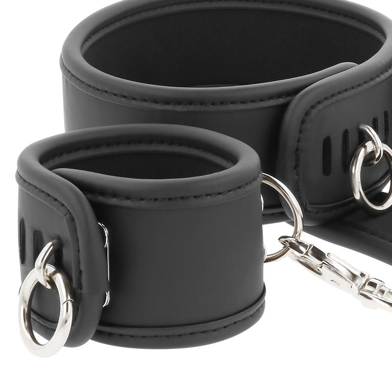 Fetish submissive - collier et menottes en cuir végan avec doublure en noprène